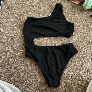 Emma & Sam cut out bodysuit size S